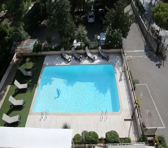 Отель Campanile 3*
